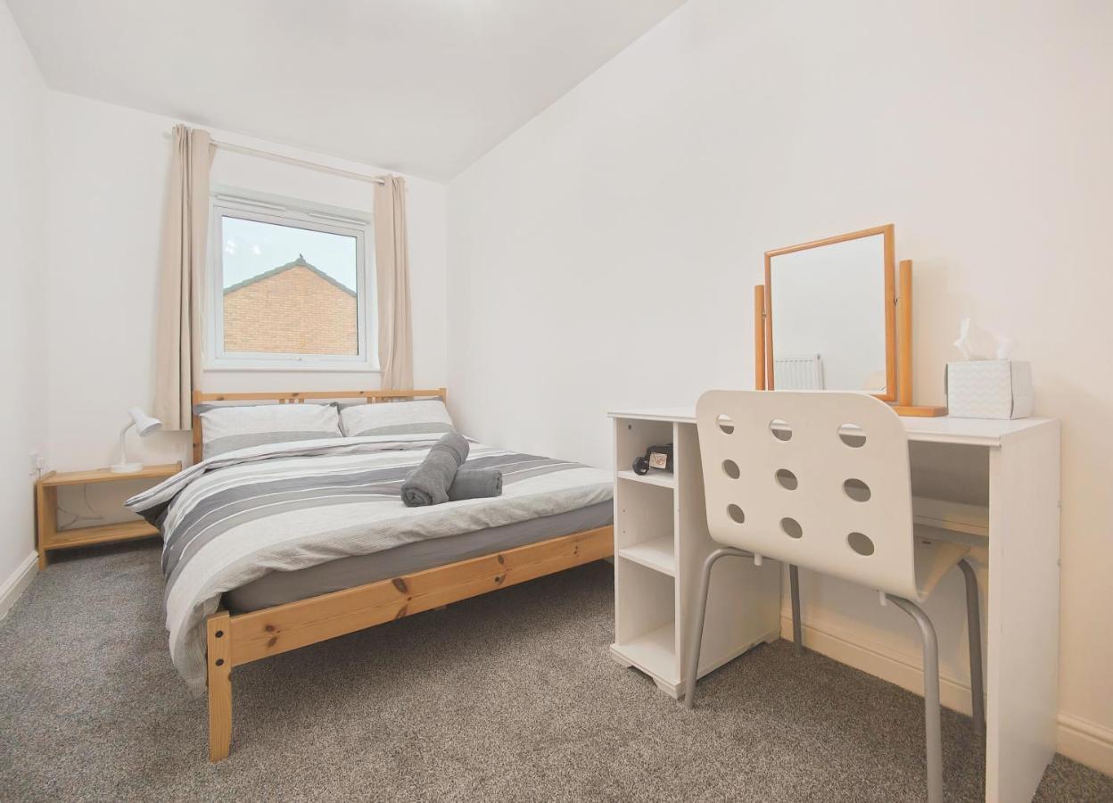 The Metcombe - Holiday Home With Free Parking 10 Minutes Walk To Etihad Stadium & Coop Live Arena Манчестер Экстерьер фото